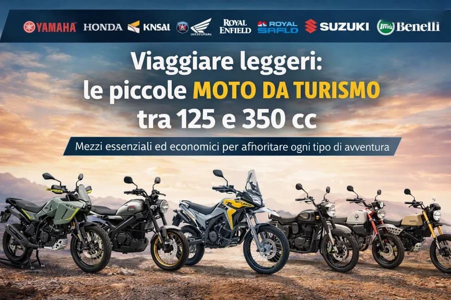 Moto da turismo leggere allineate su una strada panoramica di montagna.