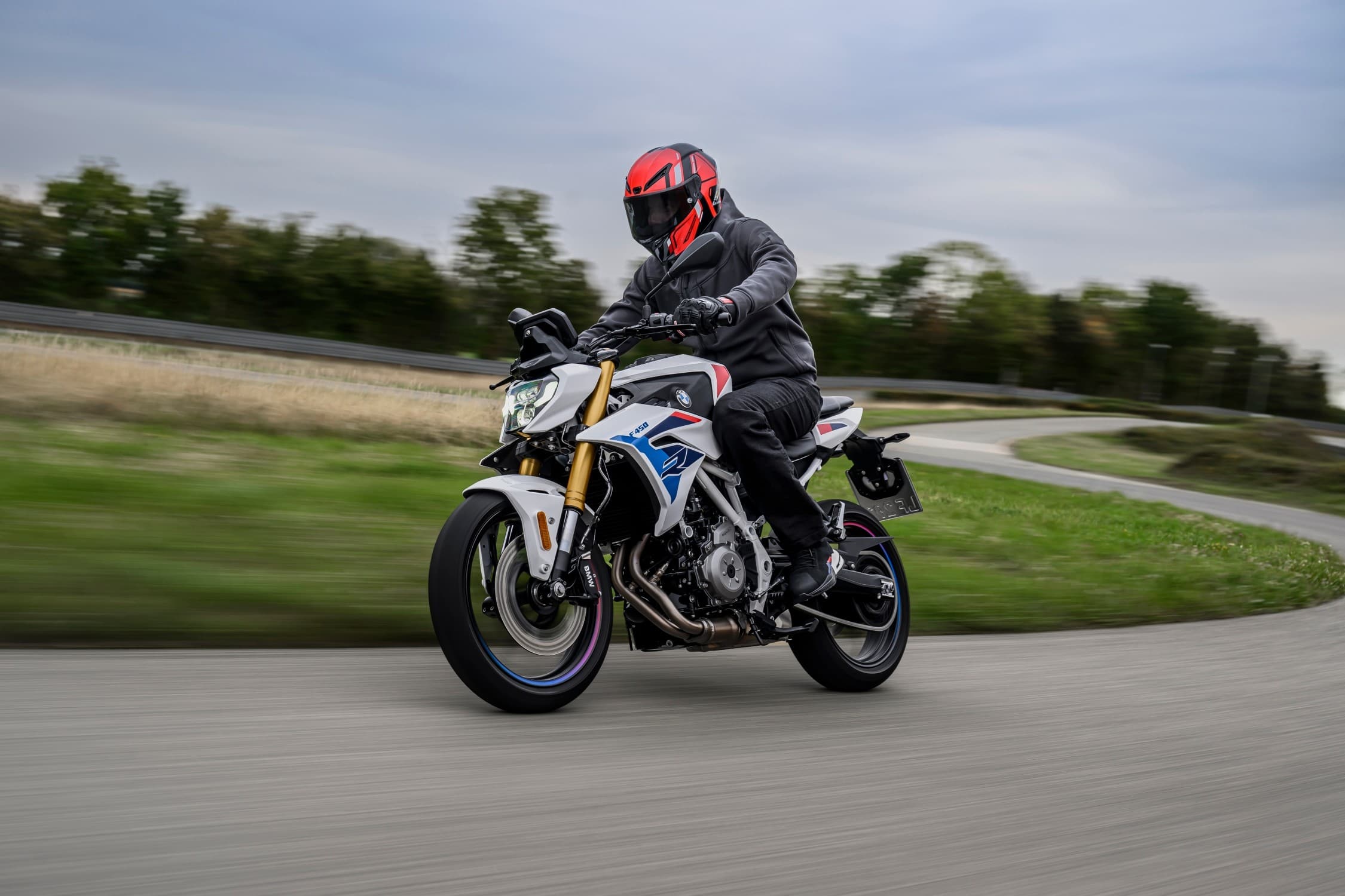 BMW F 450 R: 48 CV e 175 kg. La naked A2 che vuole fare sul serio