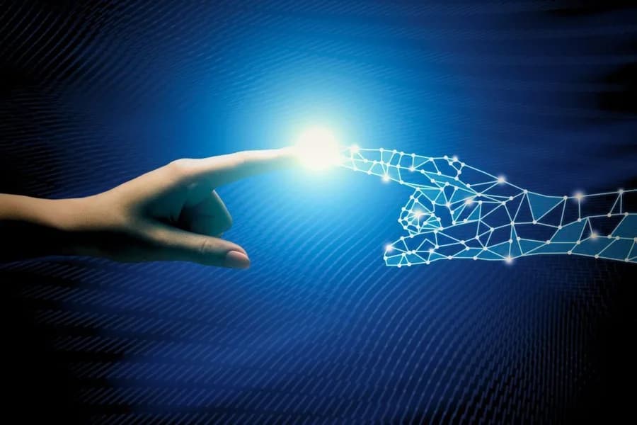 Dito umano che sfiora un dito robotico luminoso in una grafica sull'intelligenza artificiale.