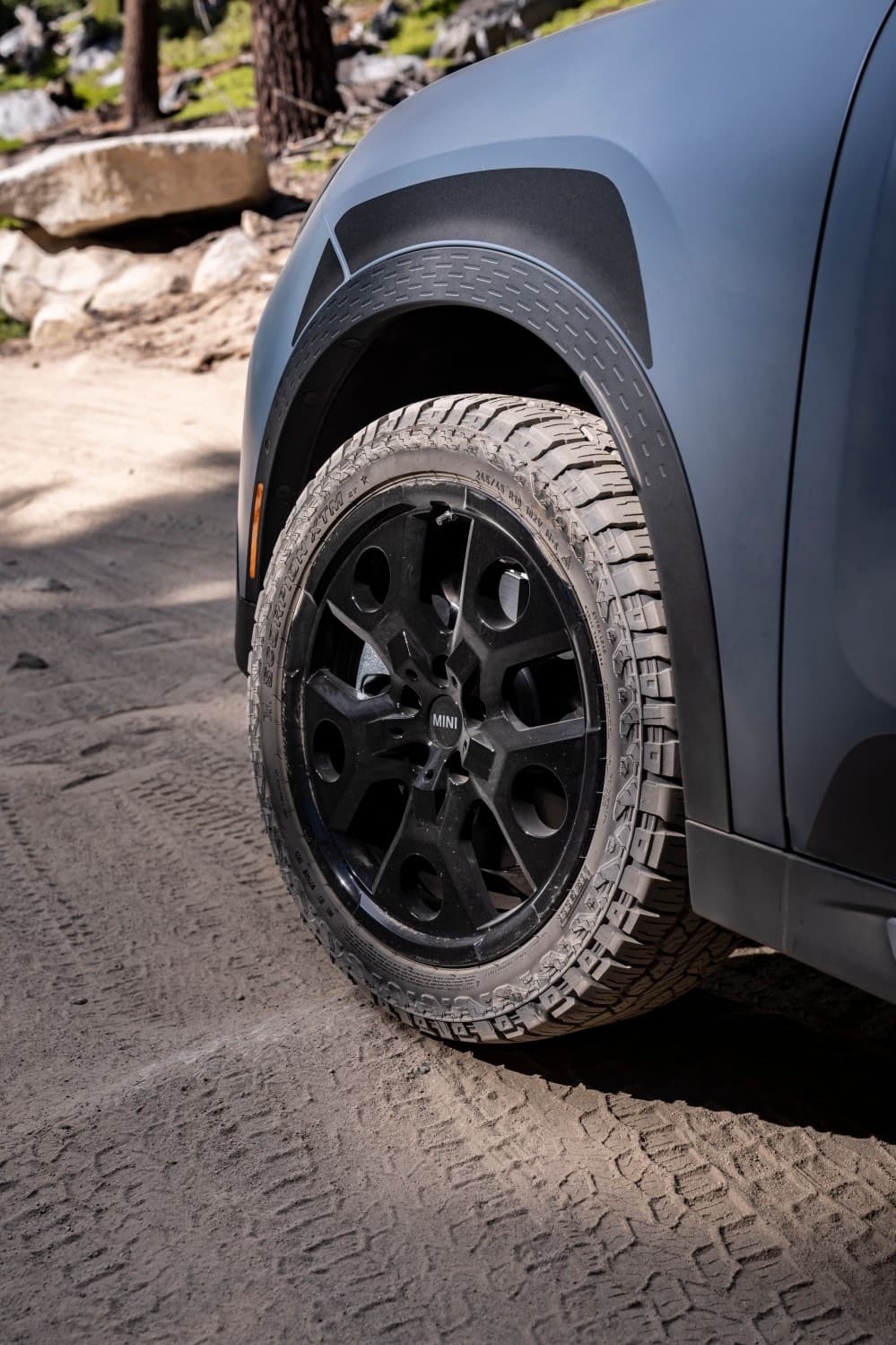 MINI Countryman Untamed Edition in ambiente montano