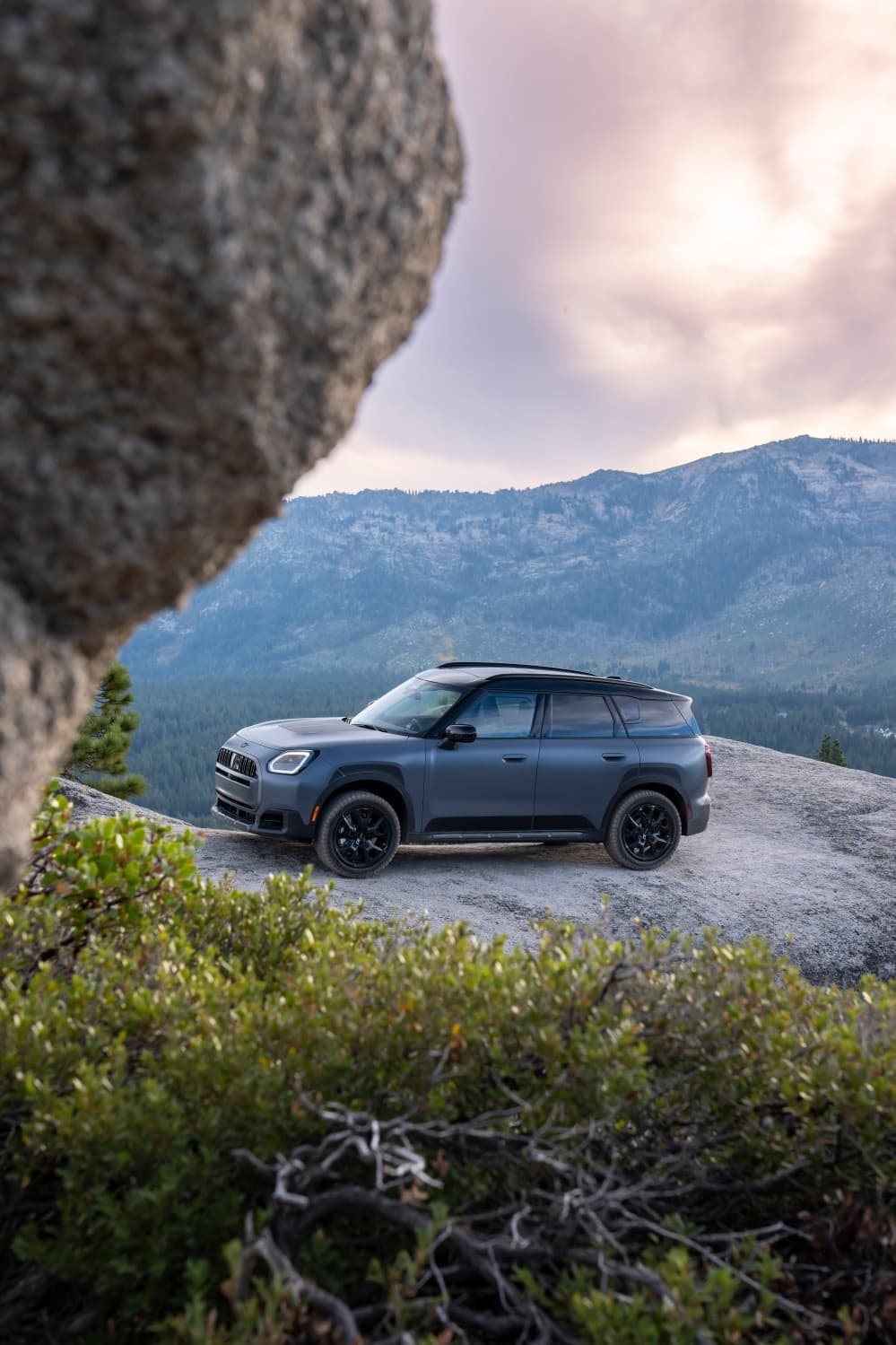 MINI Countryman Untamed Edition in ambiente montano